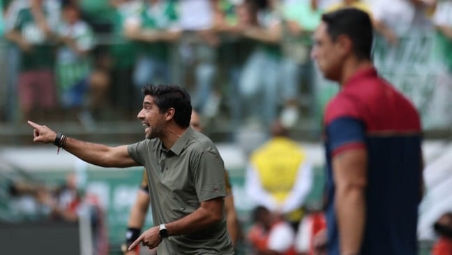 O técnico Abel Ferreira, da SE Palmeiras, em jogo contra a equipe do Fortaleza EC, durante partida válida pelas oitavas de final, ida, da Copa do Brasil, na arena Nubank Parque. (Foto: Cesar Greco/Palmeiras/by Canon)
