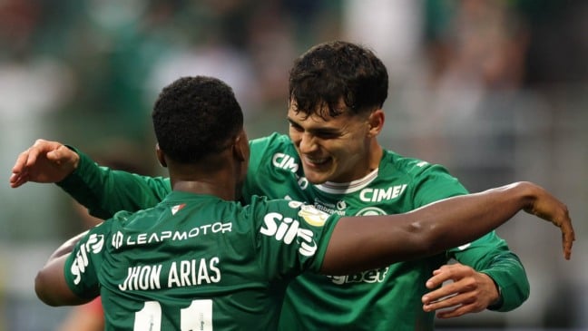 O jogador Jhon Arias, da SE Palmeiras, comemora seu gol contra a equipe do Fortaleza EC, durante partida válida pelas oitavas de final, ida, da Copa do Brasil, na arena Nubank Parque. (Foto: Cesar Greco/Palmeiras/by Canon)

