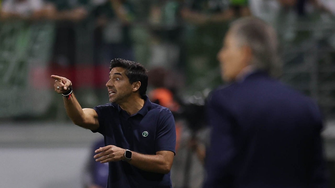 O técnico Abel Ferreira, da SE Palmeiras, em jogo contra a equipe do C Cerro Porteño, durante partida válida pelas oitavas de final, ida, da Conmebol Libertadores, na arena Nubank Parque. (Foto: Cesar Greco/Palmeiras/by Canon)
O técnico Abel Ferreira, da SE Palmeiras, em jogo contra a equipe do C Cerro Porteño, durante partida válida pelas oitavas de final, ida, da Conmebol Libertadores, na arena Nubank Parque. (Foto: Cesar Greco/Palmeiras/by Canon)