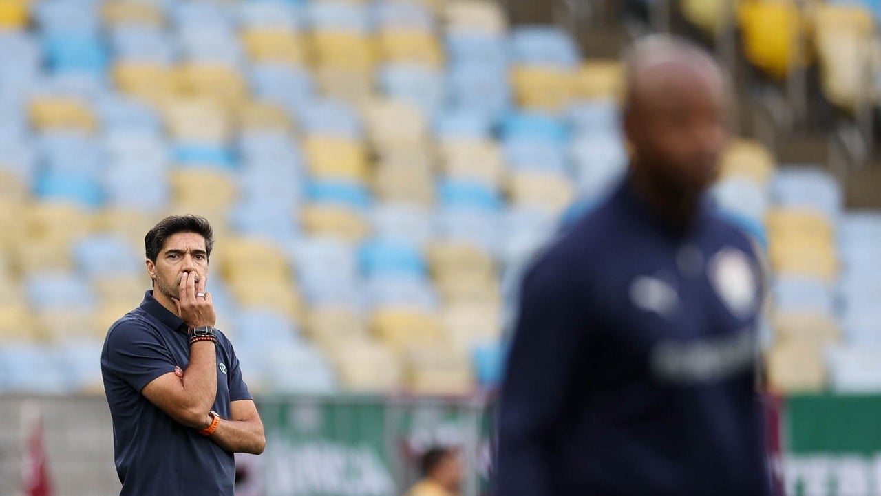 O técnico Abel Ferreira, da SE Palmeiras, em jogo contra a equipe do Fluminense FC, durante partida válida pela vigésima terceira rodada, do Campeonato Brasileiro, Série A, no Estádio do Maracanã. (Foto: Cesar Greco/Palmeiras/by Canon)
O técnico Abel Ferreira, da SE Palmeiras, em jogo contra a equipe do Fluminense FC, durante partida válida pela vigésima terceira rodada, do Campeonato Brasileiro, Série A, no Estádio do Maracanã. (Foto: Cesar Greco/Palmeiras/by Canon)