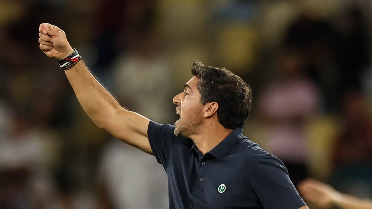 O técnico Abel Ferreira, da SE Palmeiras, em jogo contra a equipe do Fluminense FC, durante partida válida pela vigésima terceira rodada, do Campeonato Brasileiro, Série A, no Estádio do Maracanã. (Foto: Cesar Greco/Palmeiras/by Canon)
O técnico Abel Ferreira, da SE Palmeiras, em jogo contra a equipe do Fluminense FC, durante partida válida pela vigésima terceira rodada, do Campeonato Brasileiro, Série A, no Estádio do Maracanã. (Foto: Cesar Greco/Palmeiras/by Canon)