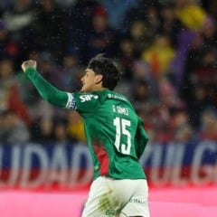 O jogador Gustavo G&oacute;mez, da SE Palmeiras, comemora seu gol contra a equipe do C Cerro Porte&ntilde;o, durante partida v&aacute;lida pelas oitavas de final, volta, da Conmebol Libertadores, no Est&aacute;dio La Nueva Olla. (Foto: Cesar Greco/Palmeiras/by Canon)
