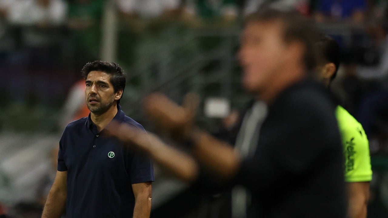O técnico Abel Ferreira, da SE Palmeiras, em jogo contra a equipe do Santos FC, durante partida válida pelas quartas de final, volta, da Copa do Brasil, na arena Nubank Parque. (Foto: Cesar Greco/Palmeiras/by Canon)
O técnico Abel Ferreira, da SE Palmeiras, em jogo contra a equipe do Santos FC, durante partida válida pelas quartas de final, volta, da Copa do Brasil, na arena Nubank Parque. (Foto: Cesar Greco/Palmeiras/by Canon)