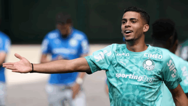 Arthur é alvo de clubes europeus, mas Palmeiras descarta negociação nesta temporada