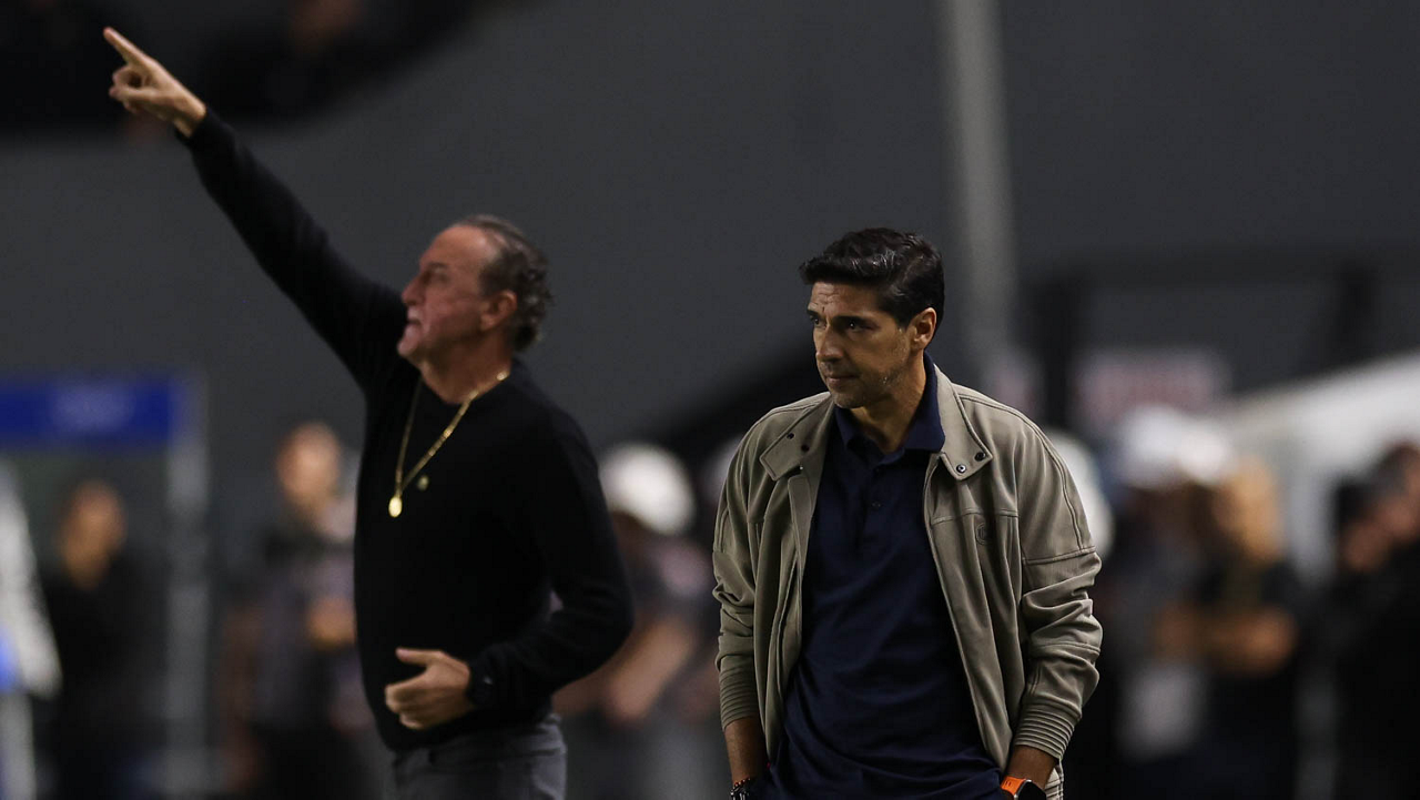 O técnico Abel Ferreira, da SE Palmeiras, em jogo contra a equipe do Santos FC, durante partida válida pelas quartas de final, volta, da Copa do Brasil, no Estádio da Vila Belmiro. (Foto: Cesar Greco/Palmeiras/by Canon)
O técnico Abel Ferreira, da SE Palmeiras, em jogo contra a equipe do Santos FC, durante partida válida pelas quartas de final, volta, da Copa do Brasil, no Estádio da Vila Belmiro. (Foto: Cesar Greco/Palmeiras/by Canon)