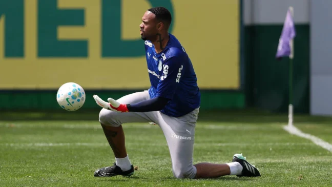 O goleiro Carlos Miguel durante treinamento na Academia de Futebol (Foto: Cesar Greco/Palmeiras/by Canon)
