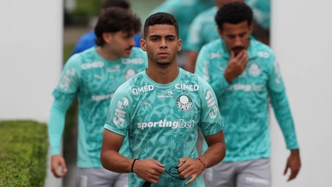 Palmeiras demonstra interesse em renovar contrato de lateral Arthur