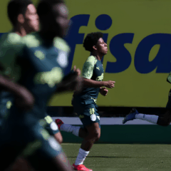 Jogadores do time sub-20 na Academia de Futebol do Palmeiras &mdash; Foto: Cesar Greco / Ag. Palmeiras