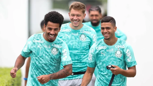 O elenco alviverde durante treinamento na Academia de Futebol (Foto: Cesar Greco/Palmeiras/by Canon)
