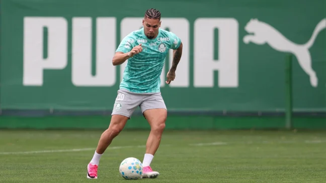 O atacante Paulinho durante atividade na Academia de Futebol (Foto: Cesar Greco/Palmeiras/by Canon)
