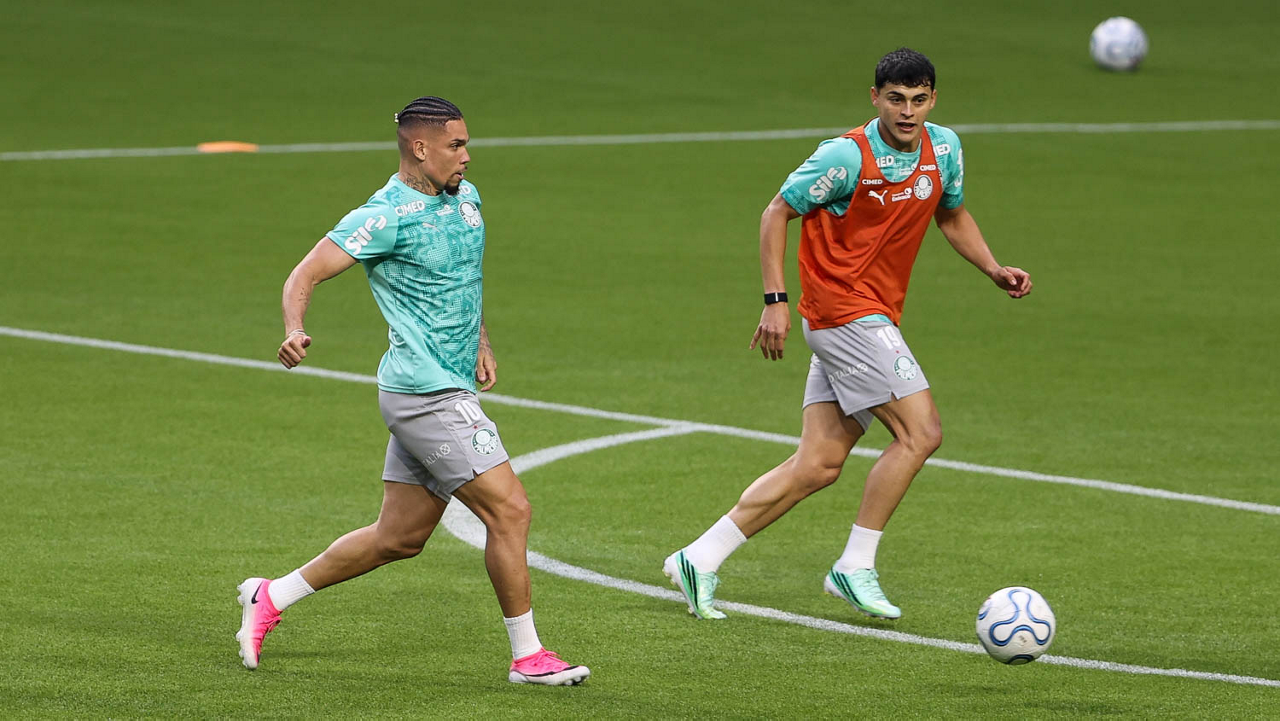 Os jogadores Paulinho e Ramón Sosa (D), da SE Palmeiras, durante treinamento, na arena Nubank Parque. (Foto: Cesar Greco/Palmeiras/by Canon)
Os jogadores Paulinho e Ramón Sosa (D), da SE Palmeiras, durante treinamento, na arena Nubank Parque. (Foto: Cesar Greco/Palmeiras/by Canon)