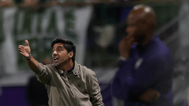 O técnico Abel Ferreira, da SE Palmeiras, em jogo contra a equipe do Fluminense FC, durante partida válida pela semi final, volta, da Conmebol Libertadores, na arena Nubank Parque. (Foto: Cesar Greco/Palmeiras/by Canon)
