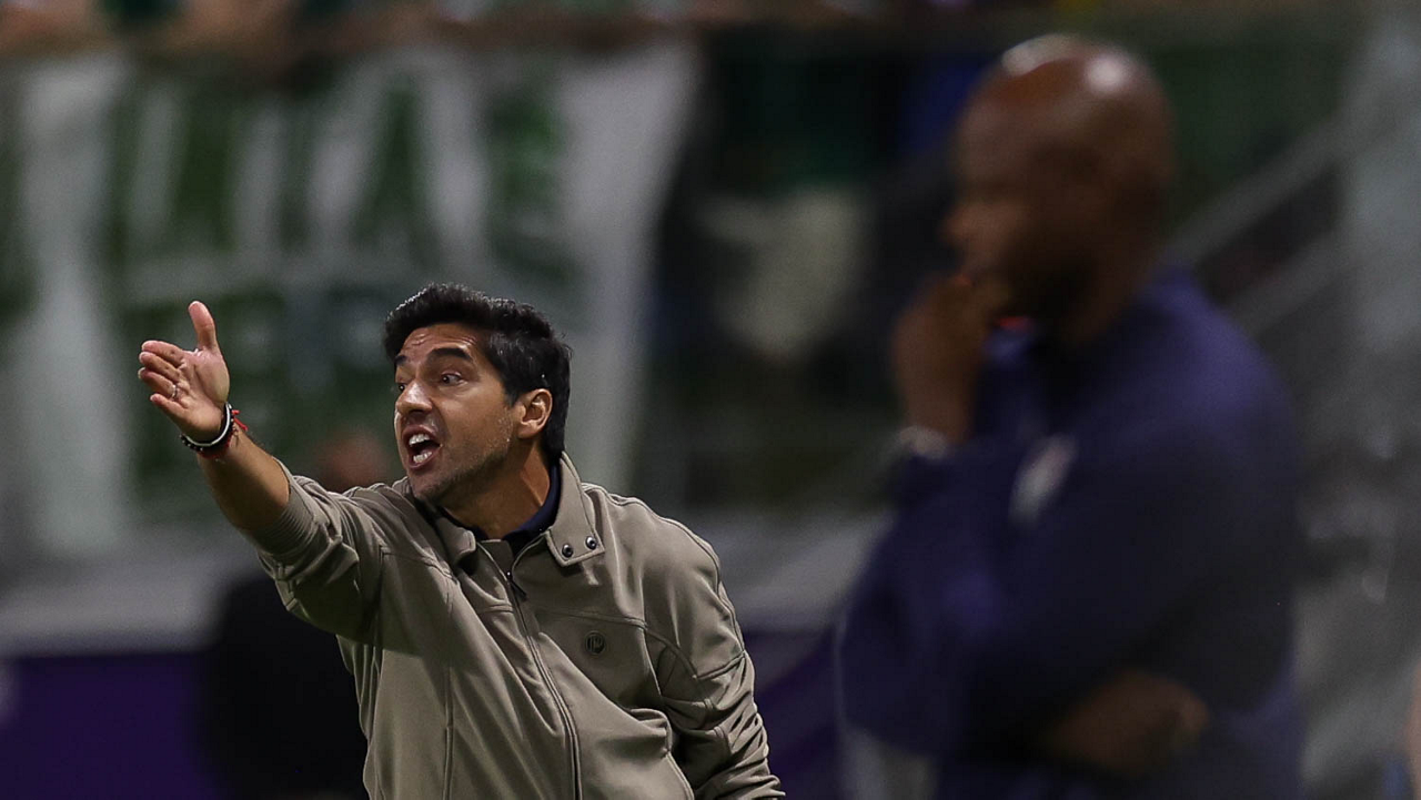 O técnico Abel Ferreira, da SE Palmeiras, em jogo contra a equipe do Fluminense FC, durante partida válida pela semi final, volta, da Conmebol Libertadores, na arena Nubank Parque. (Foto: Cesar Greco/Palmeiras/by Canon)
O técnico Abel Ferreira, da SE Palmeiras, em jogo contra a equipe do Fluminense FC, durante partida válida pela semi final, volta, da Conmebol Libertadores, na arena Nubank Parque. (Foto: Cesar Greco/Palmeiras/by Canon)