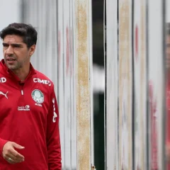 Paulinho &eacute; diagnosticado com trauma na panturrilha e vira desfalque no Palmeiras